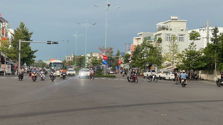 Đường Lê Duẩn kết nối với đường Quốc lộ 1A đi vào trung tâm thành phố