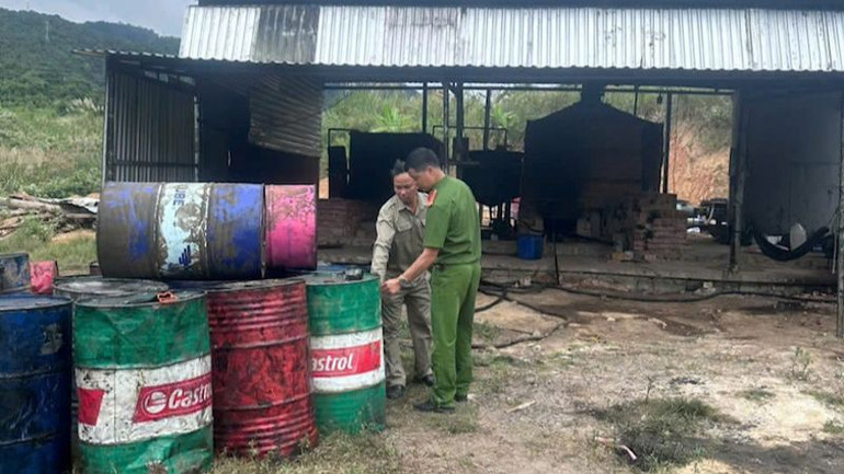 Khu vực tái chế nhớt.