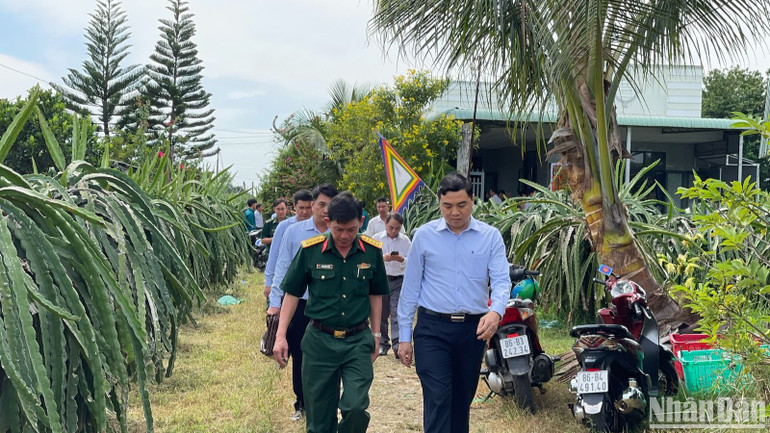 Đoàn thăm hỏi do đồng chí Nguyễn Hoài Anh, Bí thư Tỉnh ủy Bình Thuận làm trưởng đoàn.