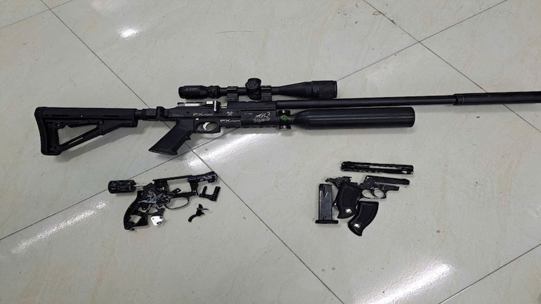 Khẩu súng thu giữ tại hiện trường.