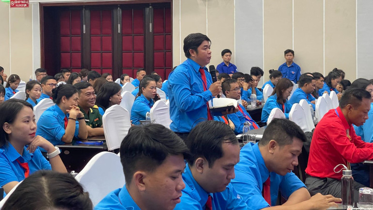 Thanh niên Nguyễn Vũ Vương (thị xã La-Gi) đưa ra ý kiến tại chương trình Thanh niên Nguyễn Vũ Vương (thị xã La-Gi) đưa ra ý kiến tại chương trình