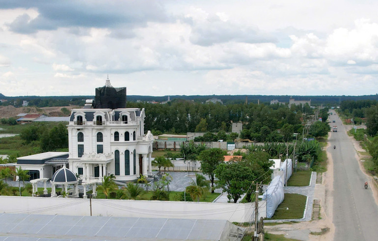 Biệt thự xây dựng trái phép.