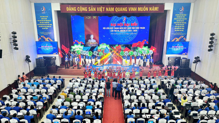 Màn biểu diễn văn nghệ chào mừng đại hội