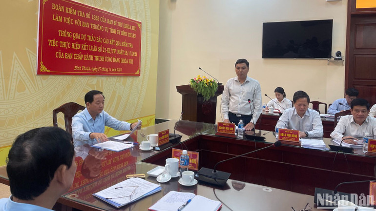 Đồng chí Nguyễn Hoài Anh, Bí thư Tỉnh ủy Bình Thuận tiếp thu ý kiến chỉ đạo của Đoàn kiểm tra.