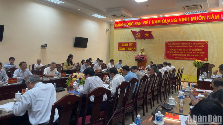 Quang cảnh buổi làm việc.