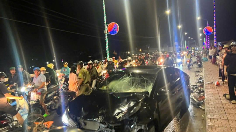 Chiếc xe bị hư hỏng nặng.