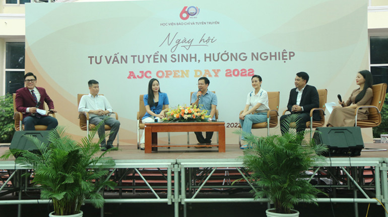 Tọa đàm chủ đề “Những câu chuyện nghề” trong AJC Open Day 2022. (Ảnh: ajc.hcma.vn)