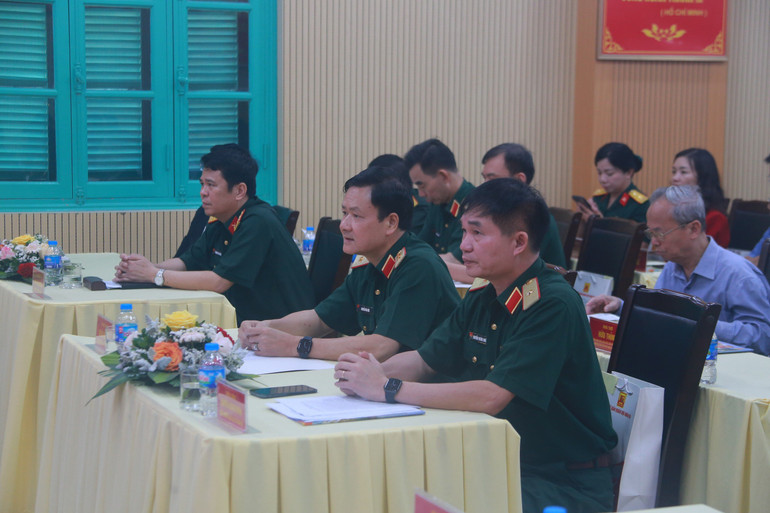 Các đại biểu tham dự lễ ra mắt sách. Các đại biểu tham dự lễ ra mắt sách.