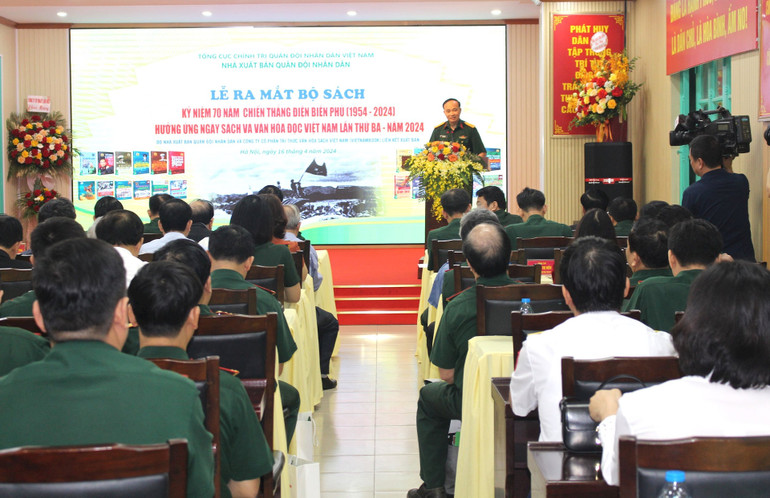 Toàn cảnh lễ ra mắt bộ sách Kỷ niệm 70 năm Chiến thắng Điện Biên Phủ. Toàn cảnh lễ ra mắt bộ sách Kỷ niệm 70 năm Chiến thắng Điện Biên Phủ.