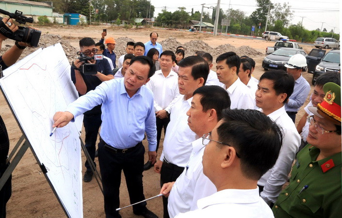 Lãnh đạo tỉnh Đồng Nai kiểm tra tiến độ một dự án trọng điểm ở huyện Nhơn Trạch.