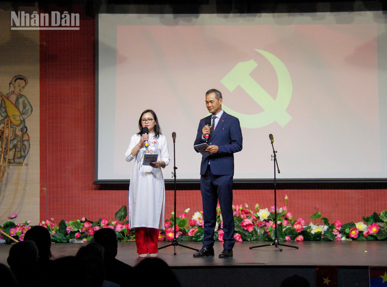 Chủ tịch UGVF nhấn mạnh, lễ kỷ niệm 50 năm Ngày Giải phóng miền nam, thống nhất đất nước Việt Nam là một sự kiện mang ý nghĩa vô cùng đặc biệt đối với các thế hệ kiều bào tại Pháp.