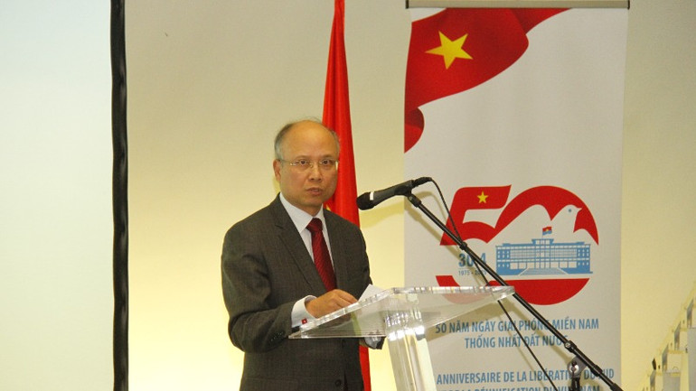 Đại sứ Đinh Toàn Thắng nhấn mạnh: Lễ kỷ niệm này là minh chứng sống động cho lòng biết ơn, tình đoàn kết và niềm tin về một tương lai tươi sáng cho quan hệ hữu nghị và hợp tác giữa Việt Nam và Pháp. Tôi tin rằng thế hệ trẻ Việt Nam và Pháp sẽ tiếp tục phấn đấu để gìn giữ và phát huy những di sản giữa tình hữu nghị và hợp tác giữa hai nước. Đại sứ Đinh Toàn Thắng nhấn mạnh: Lễ kỷ niệm này là minh chứng sống động cho lòng biết ơn, tình đoàn kết và niềm tin về một tương lai tươi sáng cho quan hệ hữu nghị và hợp tác giữa Việt Nam và Pháp. Tôi tin rằng thế hệ trẻ Việt Nam và Pháp sẽ tiếp tục phấn đấu để gìn giữ và phát huy những di sản giữa tình hữu nghị và hợp tác giữa hai nước.