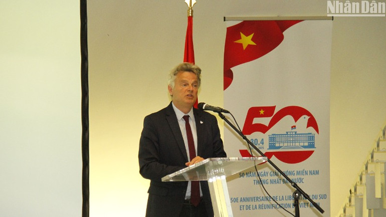 Bí thư toàn quốc PCF: Chiến thắng 30/4 đáp ứng niềm mong mỏi khôn nguôi không chỉ của nhân dân Việt Nam, mà của cả nhân dân yêu chuộng hòa bình tại Pháp và trên thế giới. Bí thư toàn quốc PCF: Chiến thắng 30/4 đáp ứng niềm mong mỏi khôn nguôi không chỉ của nhân dân Việt Nam, mà của cả nhân dân yêu chuộng hòa bình tại Pháp và trên thế giới.