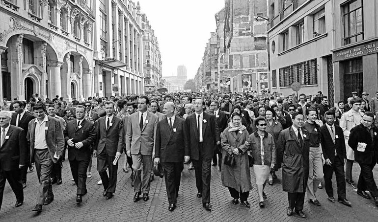 Ngày 17/6/1967 tại Paris, lãnh đạo Đảng Cộng sản Pháp, Liên đoàn Lao động CGT cùng đông đảo nhân dân, lao động tham gia biểu tình vì hòa bình cho Việt Nam. (ẢNH: l'HUMANITE) Ngày 17/6/1967 tại Paris, lãnh đạo Đảng Cộng sản Pháp, Liên đoàn Lao động CGT cùng đông đảo nhân dân, lao động tham gia biểu tình vì hòa bình cho Việt Nam. (ẢNH: l'HUMANITE)