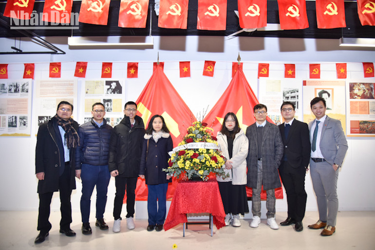 Thế hệ trẻ người Việt tại Pháp phấn khởi tham dự sự kiện đặc biệt về Đảng Cộng sản Việt Nam. Thế hệ trẻ người Việt tại Pháp phấn khởi tham dự sự kiện đặc biệt về Đảng Cộng sản Việt Nam.