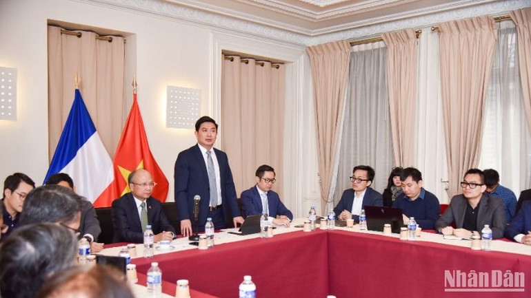 Tham tán KHCN Trần Mạnh Hùng phát biểu tại Lễ ra mắt Mạng lưới chuyên gia năng lượng hạt nhân người Việt Nam ở nước ngoài được tổ chức ở Paris ngày 18/5/2025.