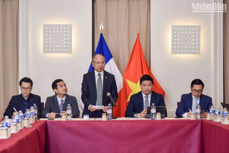 Đại sứ Đinh Toàn Thắng bày tỏ tin tưởng rằng Mạng lưới chuyên gia năng lượng hạt nhân người Việt Nam ở nước ngoài sẽ trở thành một tập thể mạnh mẽ, đóng vai trò quan trọng trong việc hỗ trợ đất nước xây dựng và phát triển ngành năng lượng hạt nhân một cách bền vững, an toàn và hiệu quả.