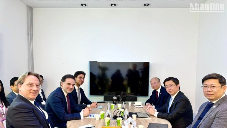 Bộ trưởng Laurent Saint-Martin cho biết Pháp sẵn sàng chia sẻ kinh nghiệm phát triển các chính sách và sáng kiến trong lĩnh vực trí tuệ nhân tạo (AI). Bộ trưởng Laurent Saint-Martin cho biết Pháp sẵn sàng chia sẻ kinh nghiệm phát triển các chính sách và sáng kiến trong lĩnh vực trí tuệ nhân tạo (AI).