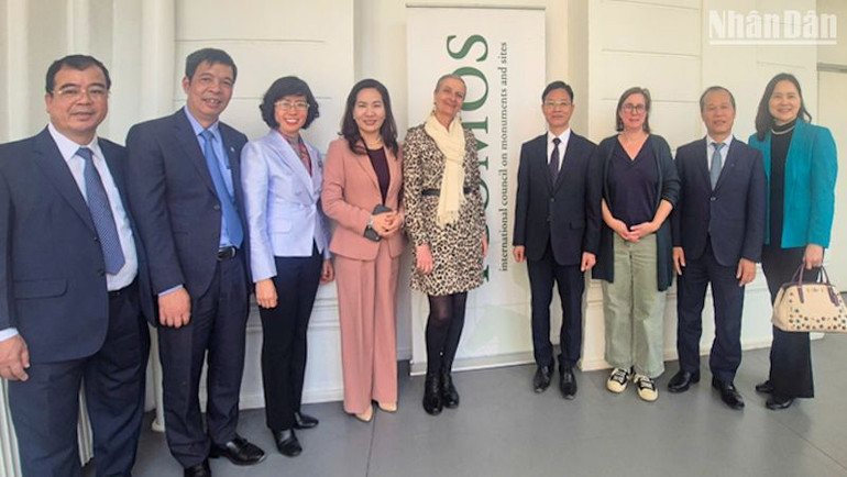 Thứ trưởng Ngoại giao Ngô Lê Văn và lãnh đạo Quảng Ninh, Bắc Giang, Hải Dương, Hà Nội gặp Tổng Giám đốc Hội đồng Quốc tế về Di tích và Di chỉ (ICOMOS) Maria-Laure Lavenir.