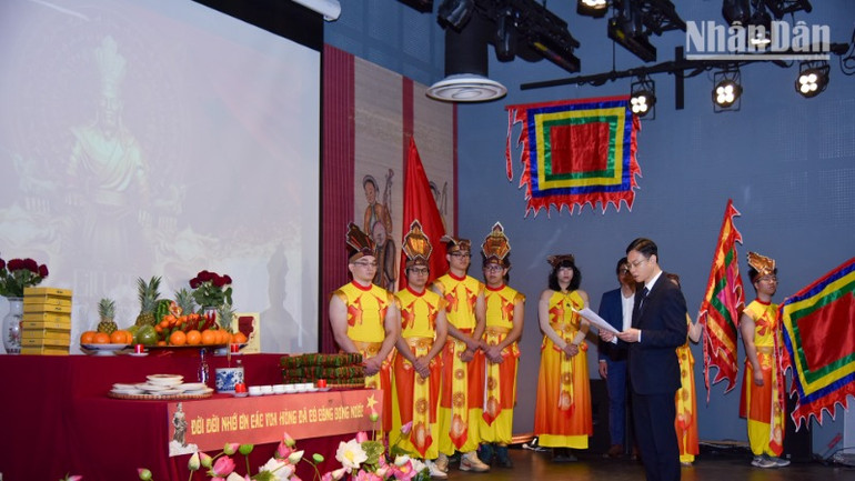 Thứ trưởng Ngoại giao Ngô Lê Văn nhấn mạnh: Con cháu Lạc Hồng nguyện mãi khắc ghi lời căn dặn của Chủ tịch Hồ Chí Minh: “Các Vua Hùng đã có công dựng nước; Bác cháu ta phải cùng nhau giữ lấy nước”.