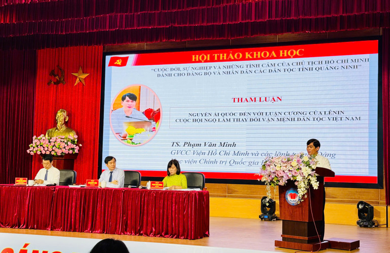 Các đại biểu trình bày tham luận tại hội thảo.