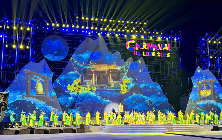 Tiết mục văn nghệ tại lễ khai mạc Canarval Hạ Long 2025.