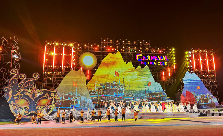 Chương trình sử dụng công nghệ 3D mapping và hệ thống âm thanh, ánh sáng hiện đại.