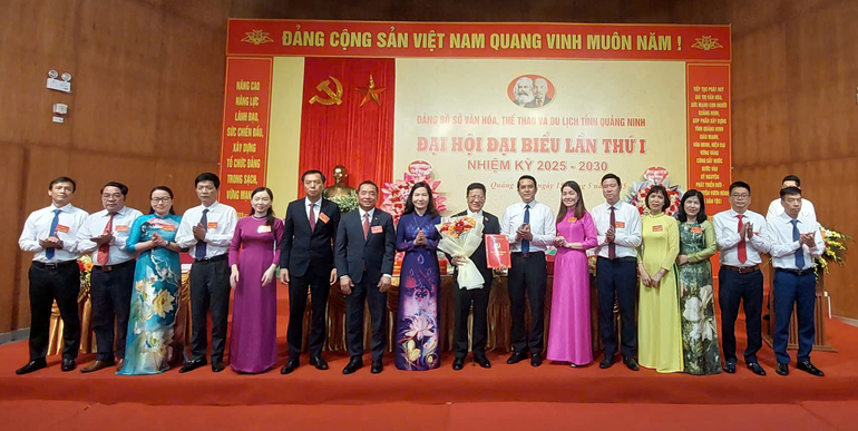 Ban Chấp hành Đảng bộ Sở Văn hóa, Thể thao và Du lịch tỉnh Quảng Ninh nhiệm kỳ 2025-2030 ra mắt đại hội.