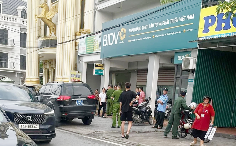 Hiện trường xảy ra vụ cướp ngân hàng. Hiện trường xảy ra vụ cướp ngân hàng.