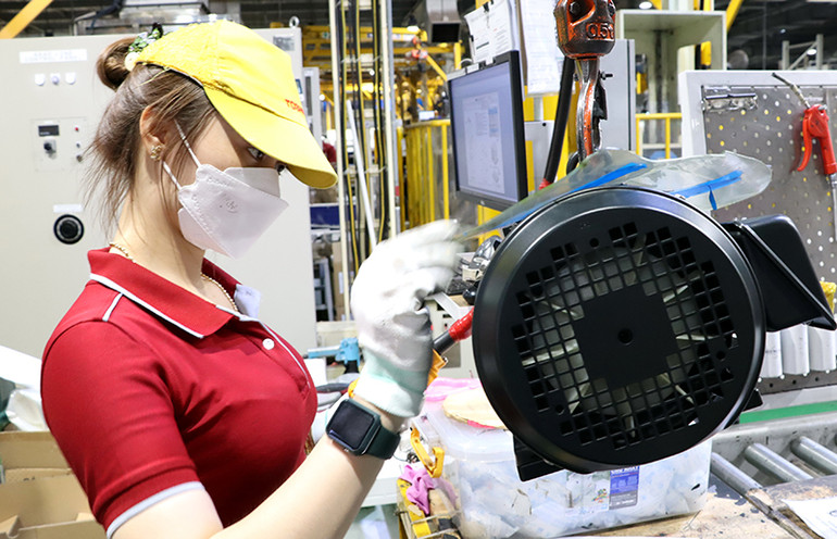 Người lao động tại Nhà máy của Công ty TNHH Sản phẩm công nghiệp Toshiba Asia thuộc Tập đoàn Toshiba, khu công nghiệp Amata Biên Hòa, tỉnh Đồng Nai. (Ảnh: Thiên Vương)