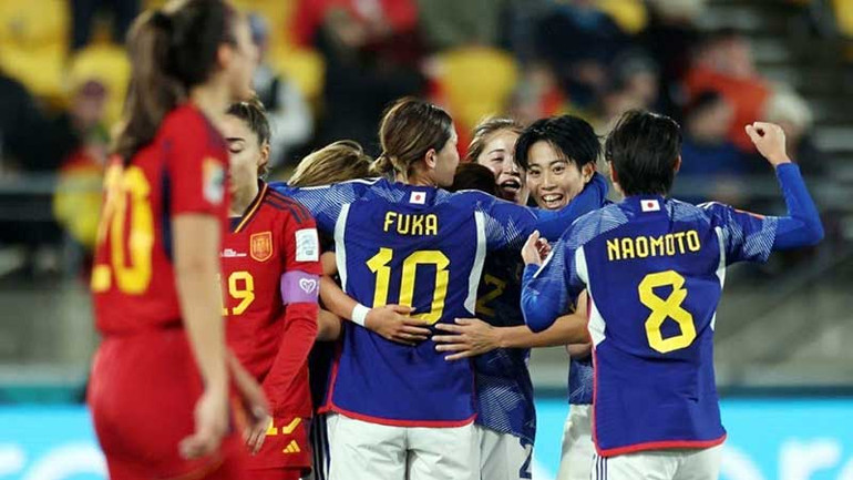 Niềm vui chiến thắng của tuyển nữ Nhật Bản trước Tây Ban Nha. Niềm vui chiến thắng của tuyển nữ Nhật Bản trước Tây Ban Nha.