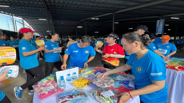 Gian hàng 0 đồng phục vụ đoàn viên, người lao động