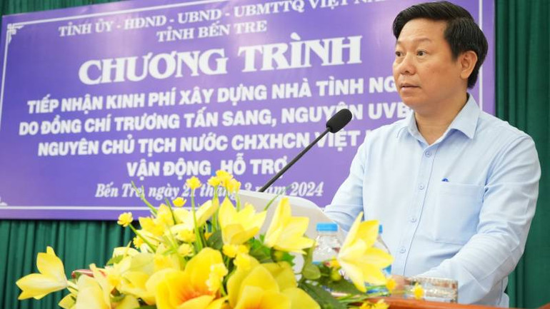 Đồng chí Trần Thanh Lâm, Phó Bí thư Thường trực Tỉnh ủy Bến Tre phát biểu tại chương trình tiếp nhận kinh phí xây dựng nhà tình nghĩa.