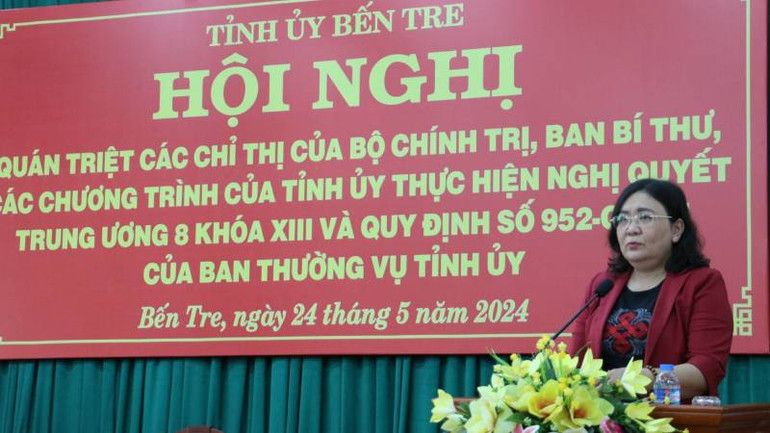 Quyền Bí thư Tỉnh ủy Bến Tre Hồ Thị Hoàng Yến phát biểu tại hội nghị.
