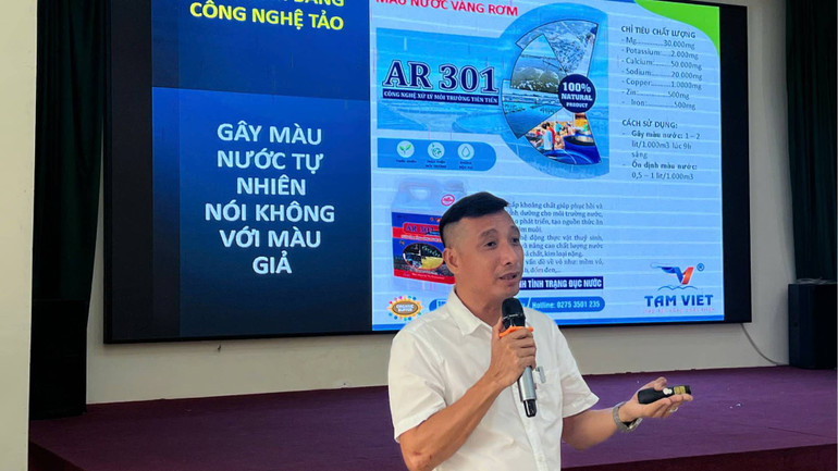 Nuôi tôm bằng công nghệ tảo gây màu nước được nhiều nông dân ứng dụng. (Ảnh: HOÀNG TRUNG) Nuôi tôm bằng công nghệ tảo gây màu nước được nhiều nông dân ứng dụng. (Ảnh: HOÀNG TRUNG)