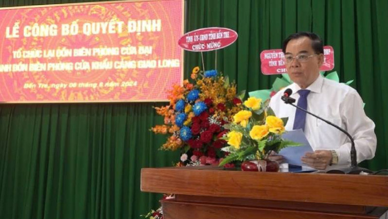 Chủ tịch Ủy ban nhân dân tỉnh Bến Tre Trần Ngọc Tam phát biểu tại buổi công bố quyết định. (Ảnh: HOÀNG TRUNG)