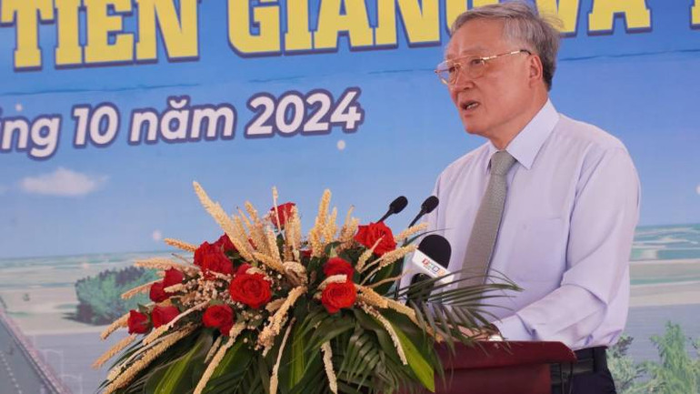 Phó Thủ tướng Thường trực Chính phủ Nguyễn Hòa Bình phát biểu chỉ đạo tại Lễ khởi công dự án cầu Ba Lai 8. (Ảnh: HOÀNG TRUNG) Phó Thủ tướng Thường trực Chính phủ Nguyễn Hòa Bình phát biểu chỉ đạo tại Lễ khởi công dự án cầu Ba Lai 8. (Ảnh: HOÀNG TRUNG)