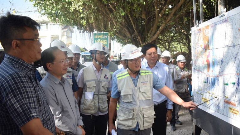 Đơn vị thi công báo cáo tiến độ thi công cầu Rạch Miễu 2.