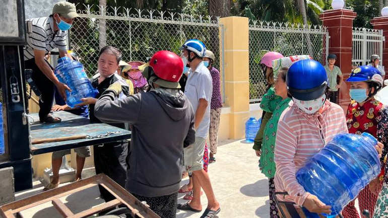 Trao nước ngọt cho hội viên, nông dân gặp khó khăn tại Bến Tre ảnh 2 Trao nước ngọt cho hội viên, nông dân gặp khó khăn tại Bến Tre ảnh 2