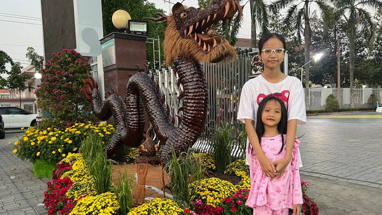 Người dân rất thích đến tham quan, chụp ảnh.