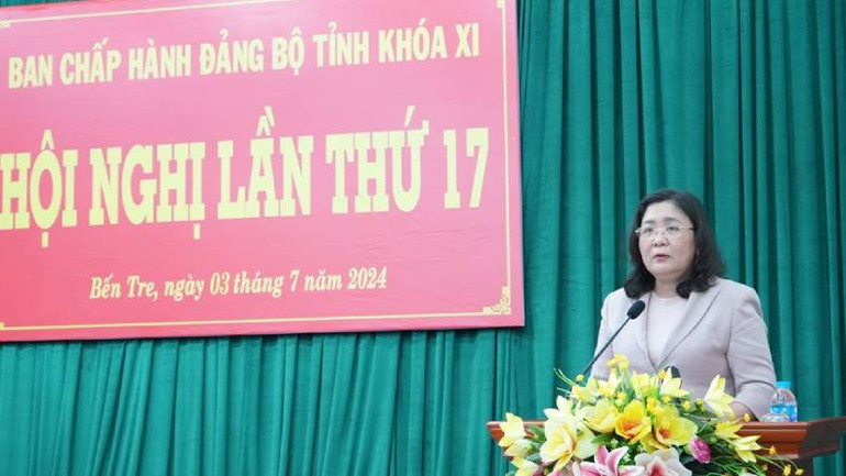 Đồng chí Hồ Thị Hoàng Yến, Quyền Bí thư Tỉnh ủy, Chủ tịch Hội đồng nhân dân tỉnh Bến Tre phát biểu chỉ đạo tại Hội nghị