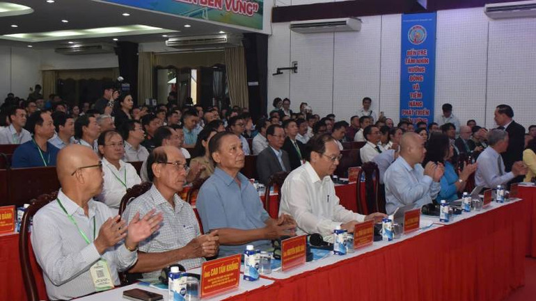 Đại biểu tham dự hội thảo "Năng lượng mới và năng lượng tái tạo - Tiềm năng và nguồn lực đầu tư". (Ảnh: HOÀNG TRUNG) Đại biểu tham dự hội thảo "Năng lượng mới và năng lượng tái tạo - Tiềm năng và nguồn lực đầu tư". (Ảnh: HOÀNG TRUNG)