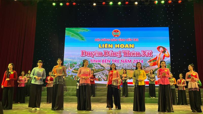 Hội Nông dân tỉnh Bến Tre tổ chức liên hoan "Duyên dáng thôn nữ" cho hội viên nông dân. (Ảnh: HOÀNG TRUNG)