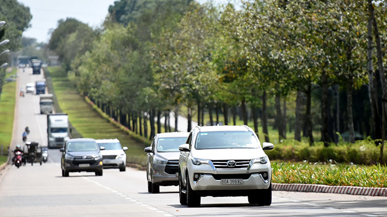 Đường bên trong khu công nghiệp Amata Biên Hòa nhiều cây xanh. (Ảnh: Thiên Vương)