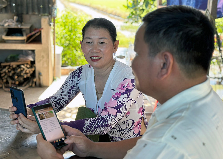 Nông dân chia sẻ, thảo luận về bản tin “Thời tiết nông vụ” cải tiến tại tỉnh An Giang, năm 2023. (Ảnh CIAT)