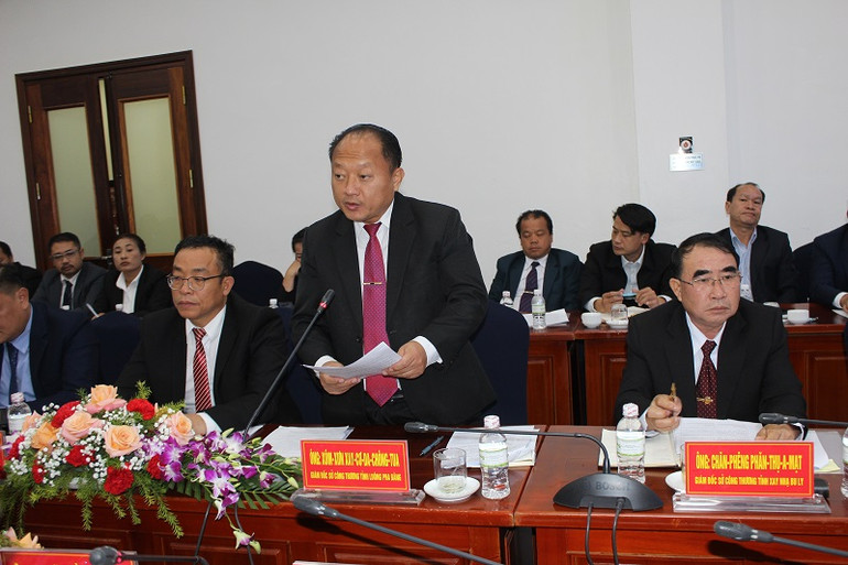 Đại diện đoàn Đại biểu Sở Công thương tỉnh Luông Pha Băng phát biểu ý kiến tại hội nghị.