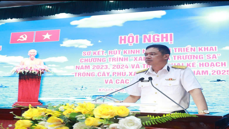 Đại tá Ngô Đình Xuyên, Phó Tư lệnh Vùng phát biểu chỉ đạo hội nghị. (Ảnh: CTV HQ) Đại tá Ngô Đình Xuyên, Phó Tư lệnh Vùng phát biểu chỉ đạo hội nghị. (Ảnh: CTV HQ)
