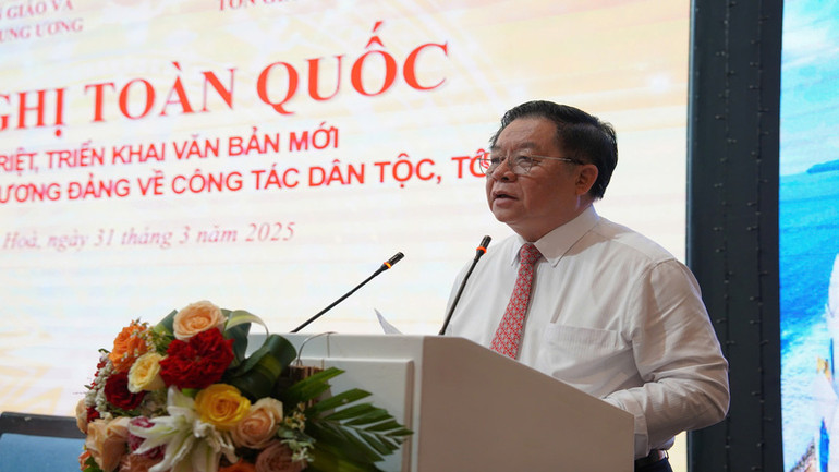 Đồng chí Nguyễn Trọng Nghĩa phát biểu chỉ đạo tại hội nghị. (Ảnh: NGỌC HÒA) Đồng chí Nguyễn Trọng Nghĩa phát biểu chỉ đạo tại hội nghị. (Ảnh: NGỌC HÒA)