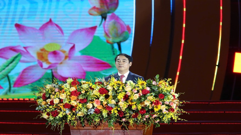 Đồng chí Nghiêm Xuân Thành, Bí thư Tỉnh ủy Khánh Hòa đọc diễn văn tại buổi lễ. (Ảnh: NGỌC HÒA) Đồng chí Nghiêm Xuân Thành, Bí thư Tỉnh ủy Khánh Hòa đọc diễn văn tại buổi lễ. (Ảnh: NGỌC HÒA)