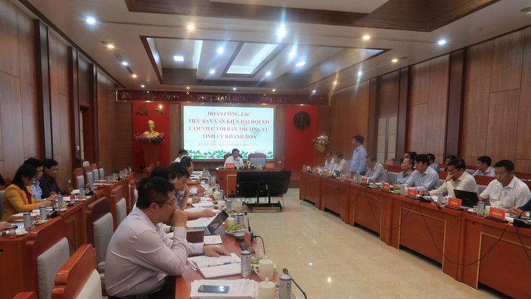 Đại biểu phát biểu thảo luận tại hội nghị. (Ảnh: PHONG NGUYÊN)